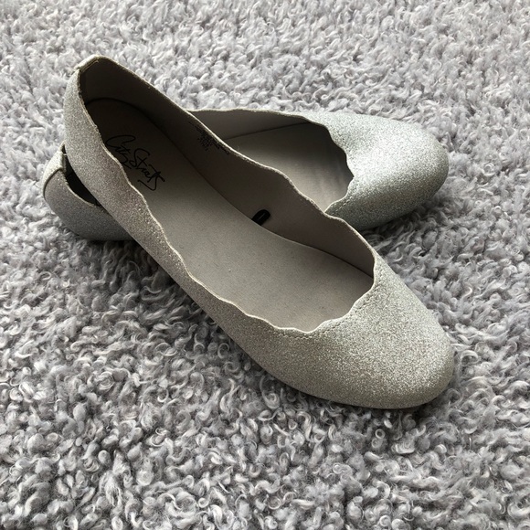 City Streets Shoes - City streets Silver sparkle ballet flats. 🥿